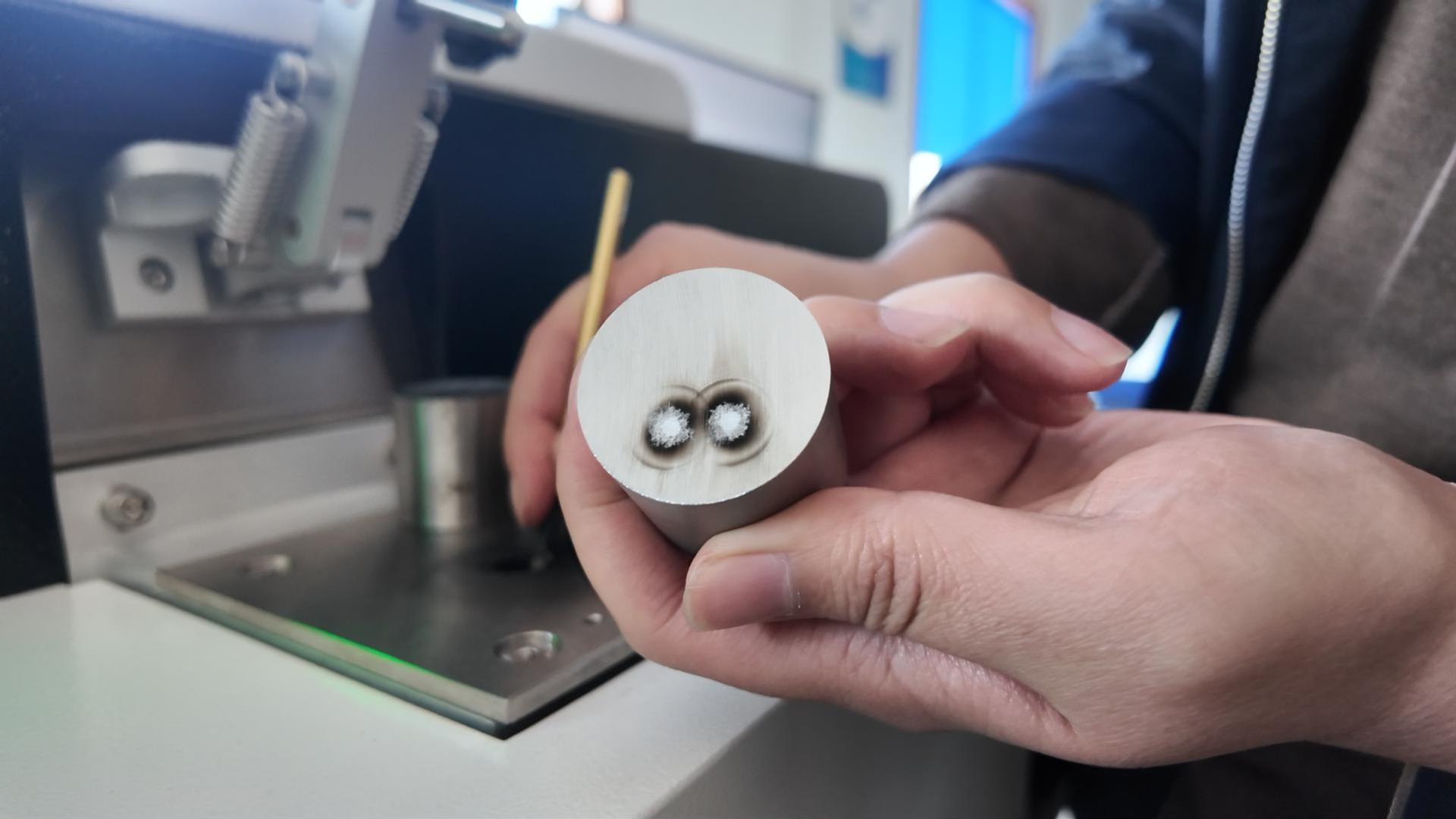 طیف‌سنج نشر نوری W5 پیشرفته‌ترین Arc/Spark-OES با عملکرد نهایی است.